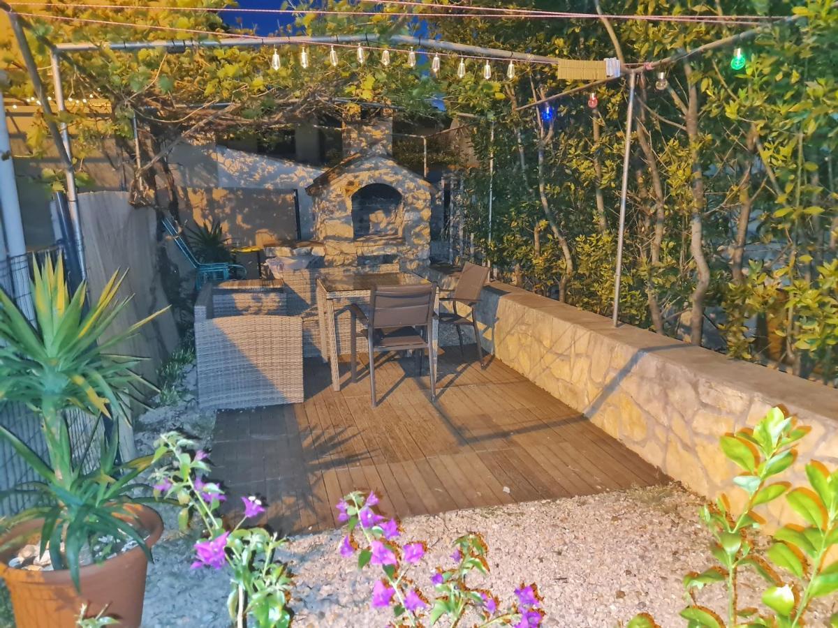 Holiday Place Veli Dvor - Vacation House With Private Garden In Old Town Punat Luaran gambar