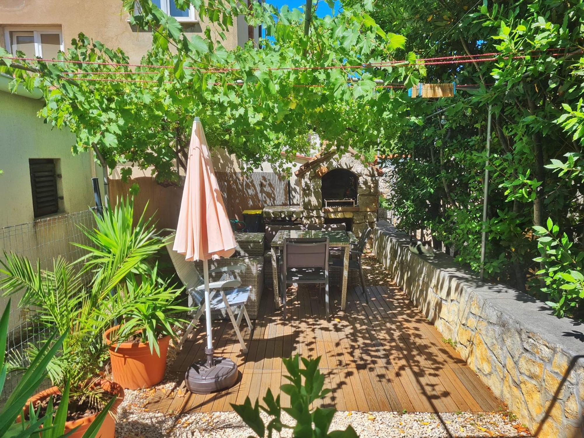 Holiday Place Veli Dvor - Vacation House With Private Garden In Old Town Punat Luaran gambar